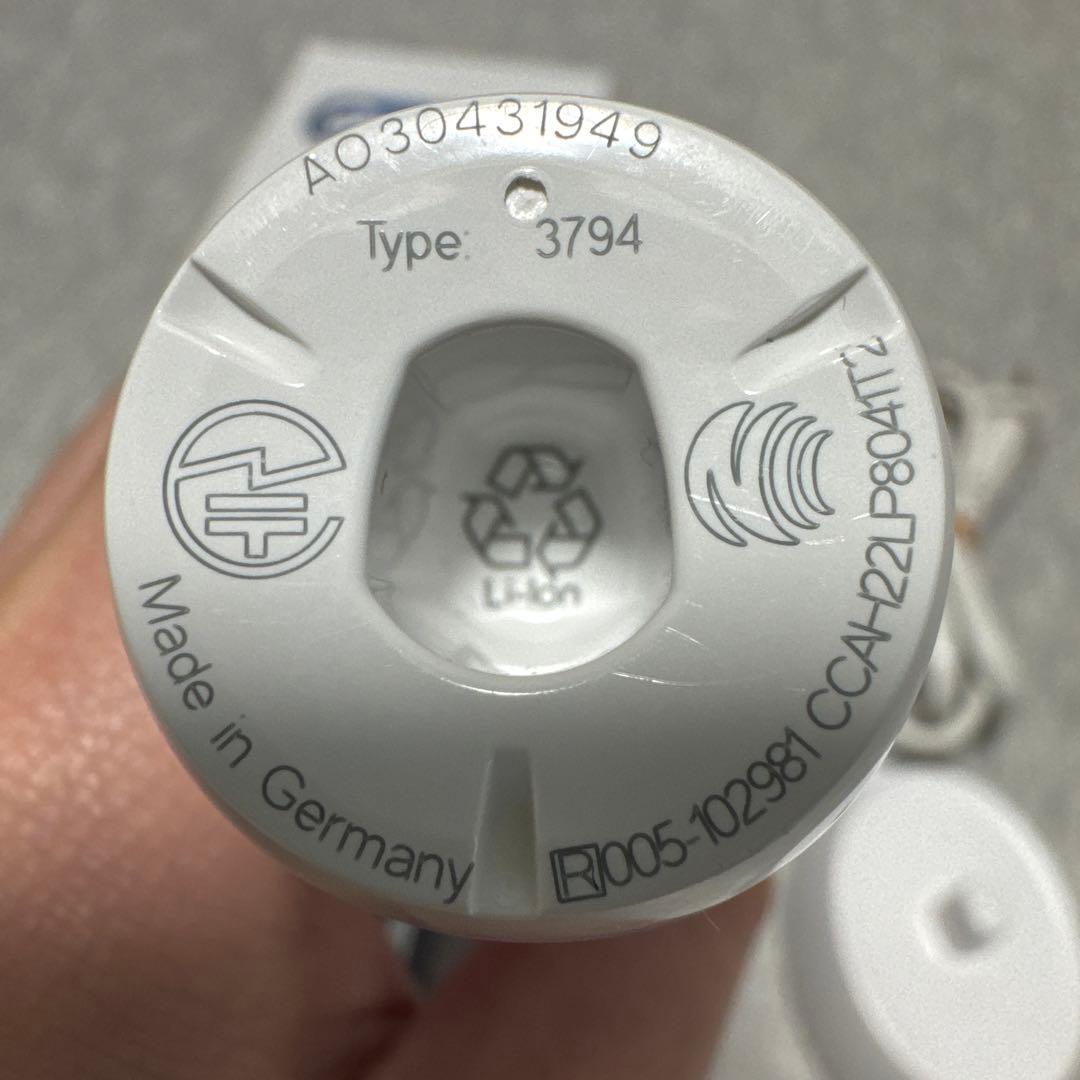 Oral-B iO 4s 電動歯ブラシ本体　ピンク　替ブラシ付き