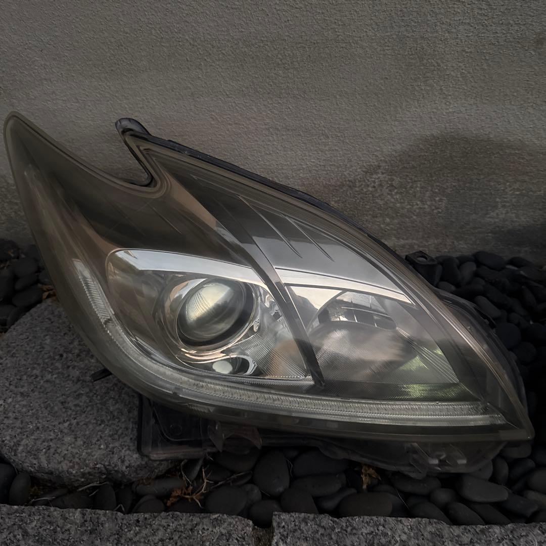 30プリウス　純正後期HIDヘッドライト