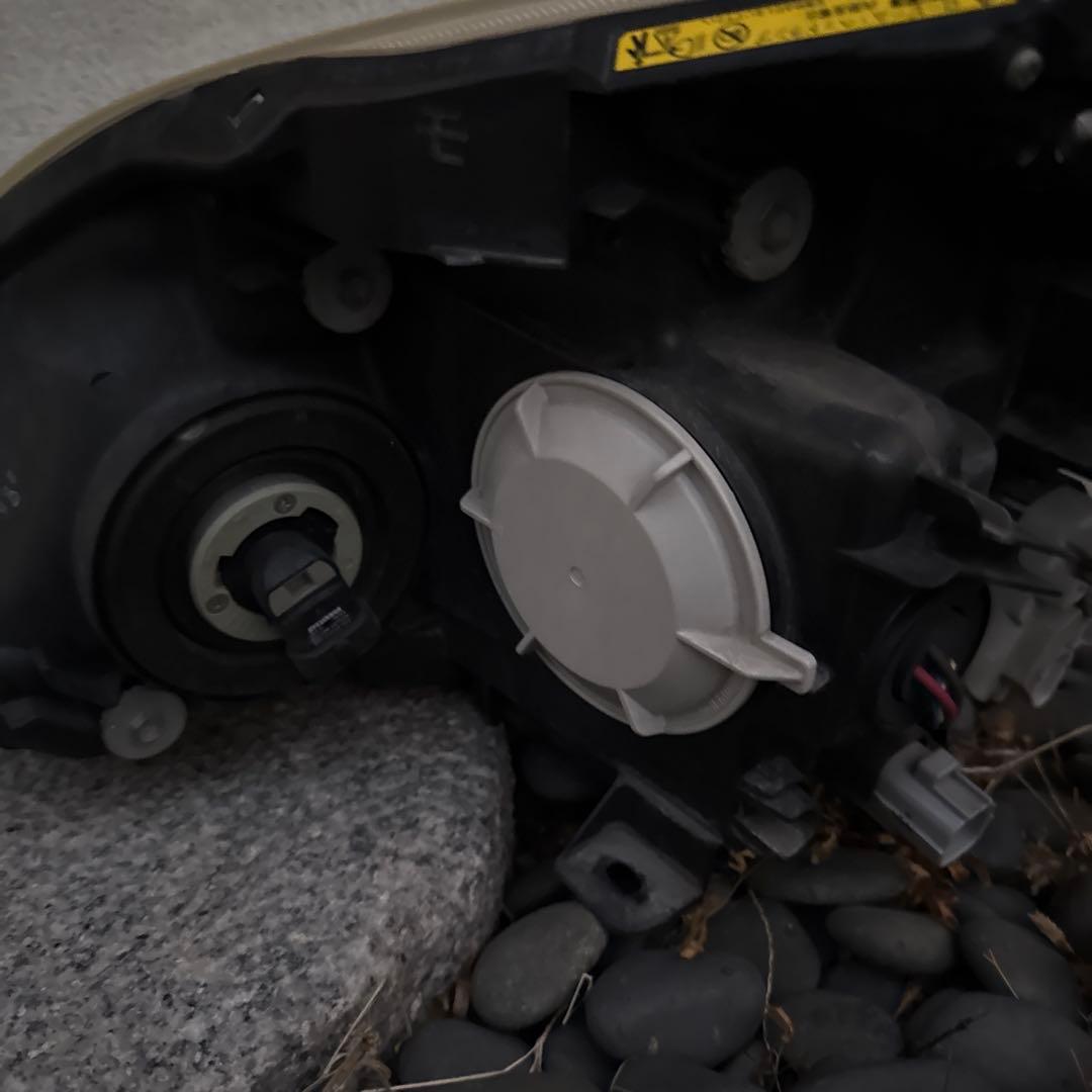 30プリウス　純正後期HIDヘッドライト