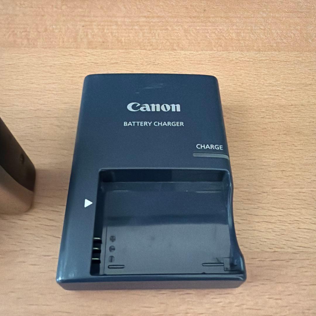 IXY Digital 920 IS 充電器、レザーケース付き