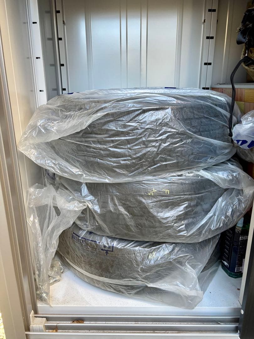 新型シエンタ 4本セット 純正ホイール&キャップとスタッドレスタイヤ