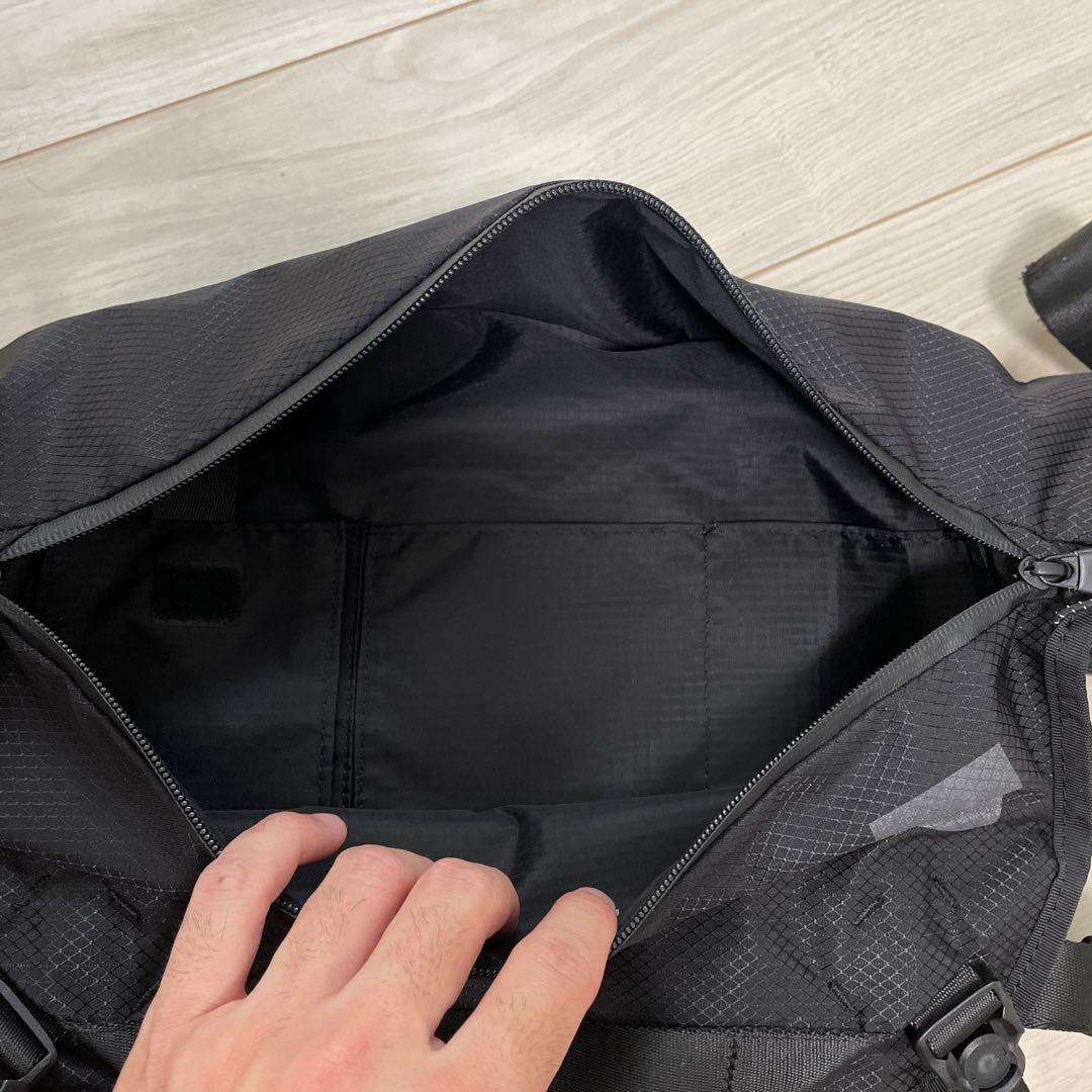 UNTRACK メッセンジャーバッグ