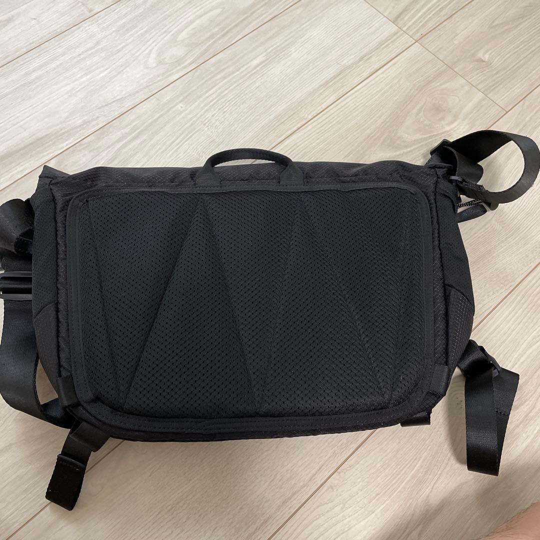 UNTRACK メッセンジャーバッグ