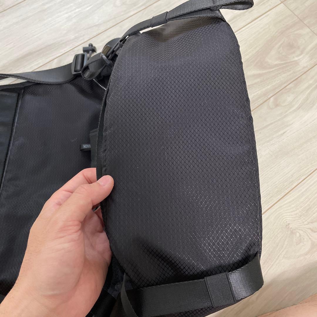 UNTRACK メッセンジャーバッグ