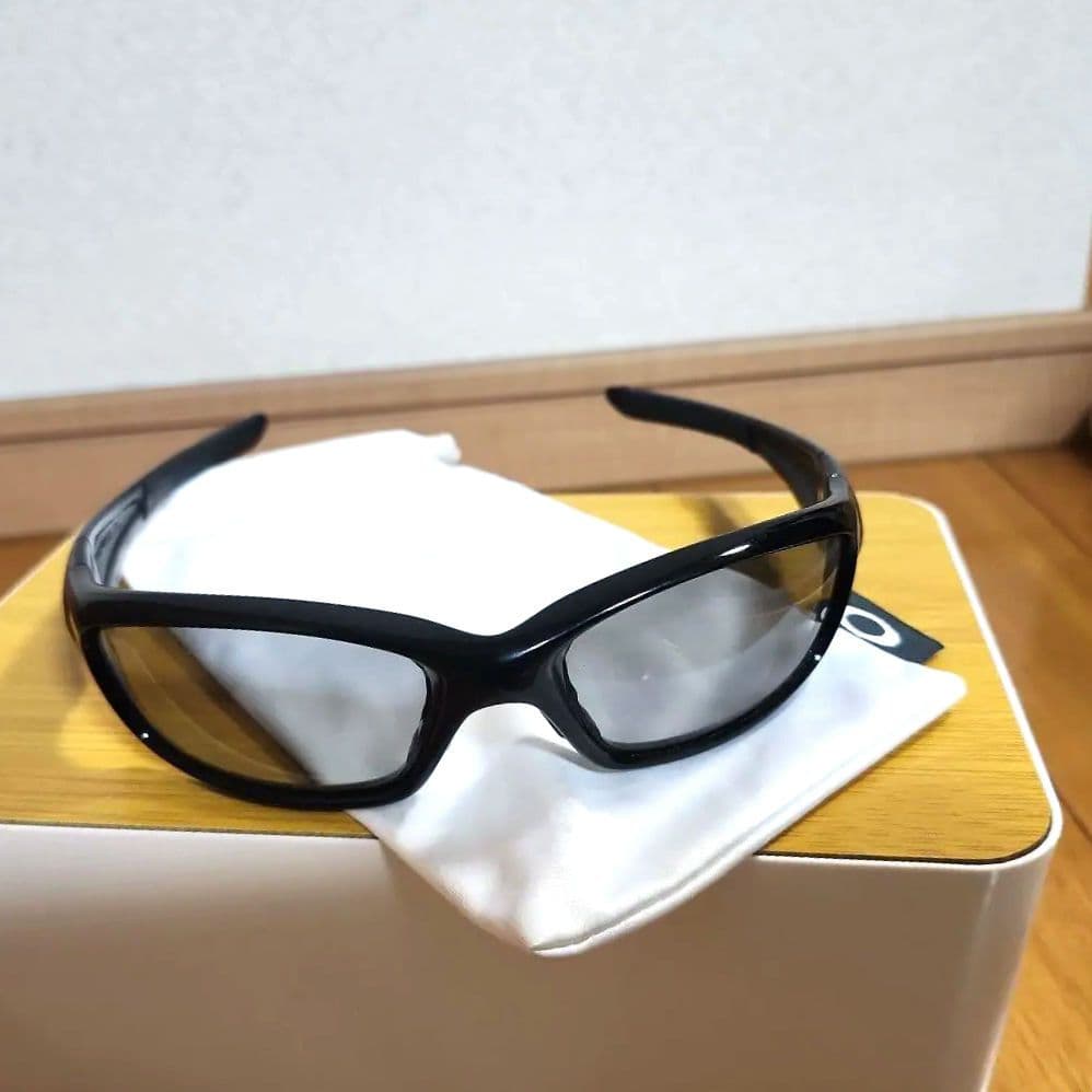 オークリーブラックサングラス 専用ケース付き