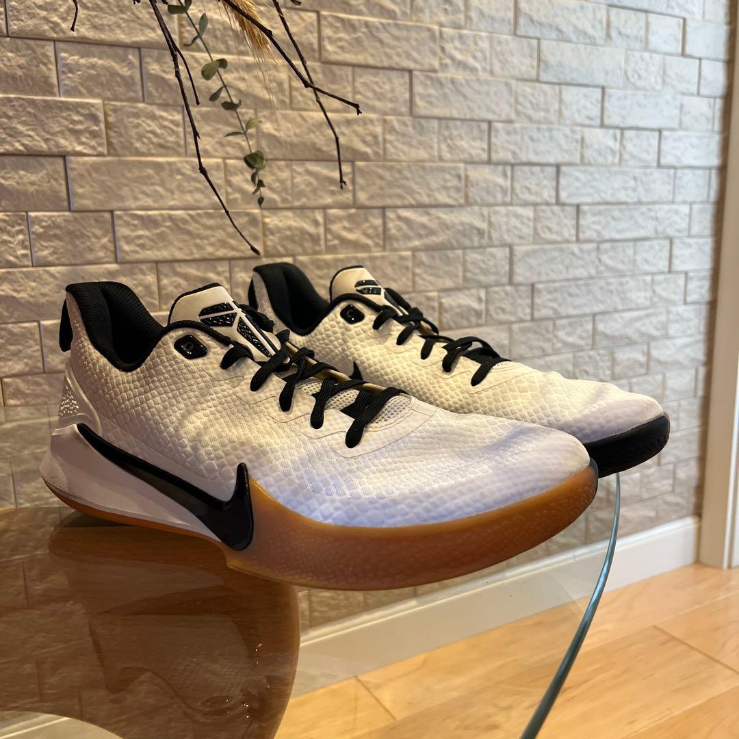美品　NIKE KOBE MAMBA FOCUS size27.5