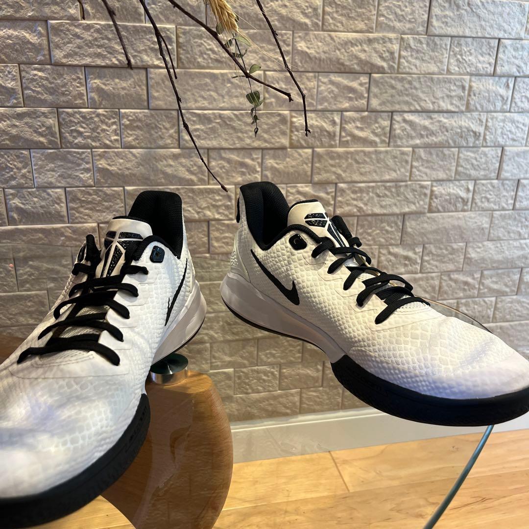 美品　NIKE KOBE MAMBA FOCUS size27.5