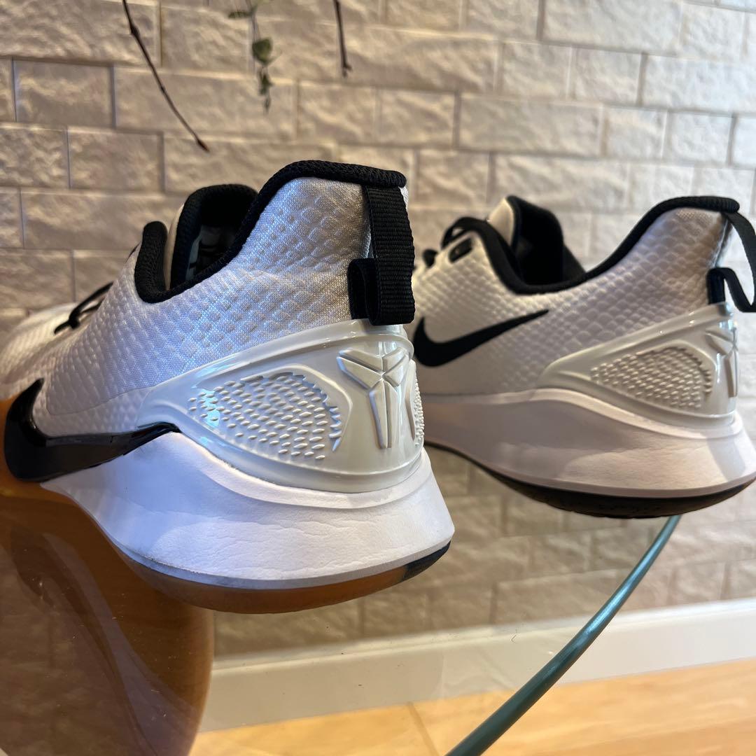 美品　NIKE KOBE MAMBA FOCUS size27.5