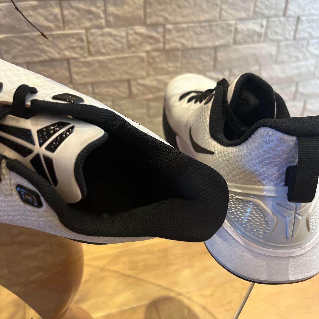 美品　NIKE KOBE MAMBA FOCUS size27.5