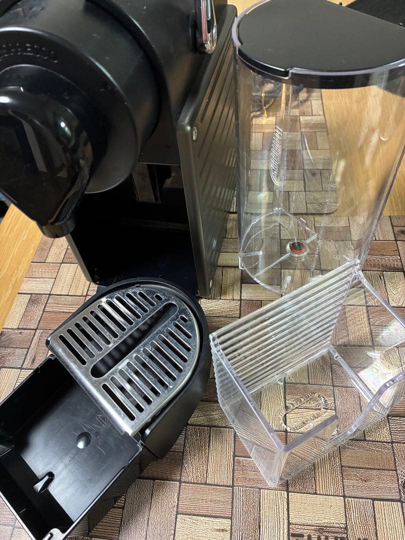 ネスプレッソ　エスプレッソマシン　ピクシーⅡ C61 2022年製