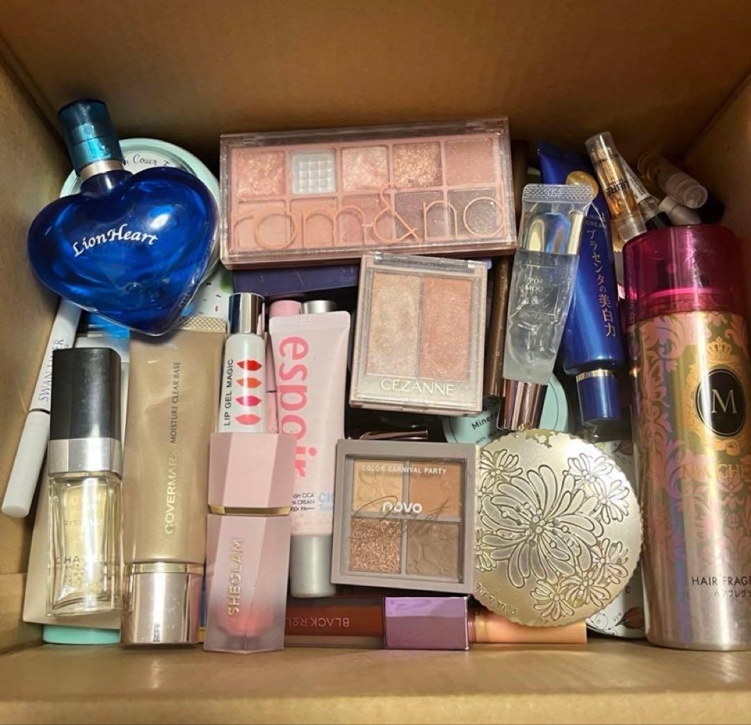 【化粧品大量まとめ売り】CHANEL NARS Dior コスメ約200点