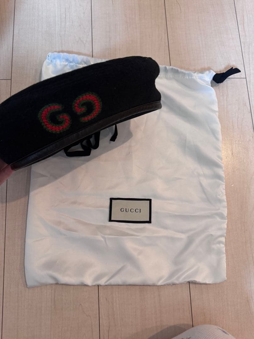 GUCCI グッチ ロゴ刺繍 黒 ベレー帽