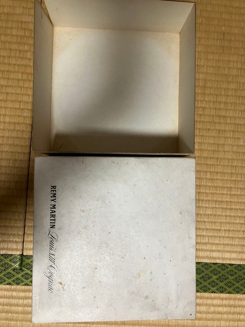 未開栓　古酒 レミーマルタン ルイ13世 箱あり　栓あり　箱に染み有り