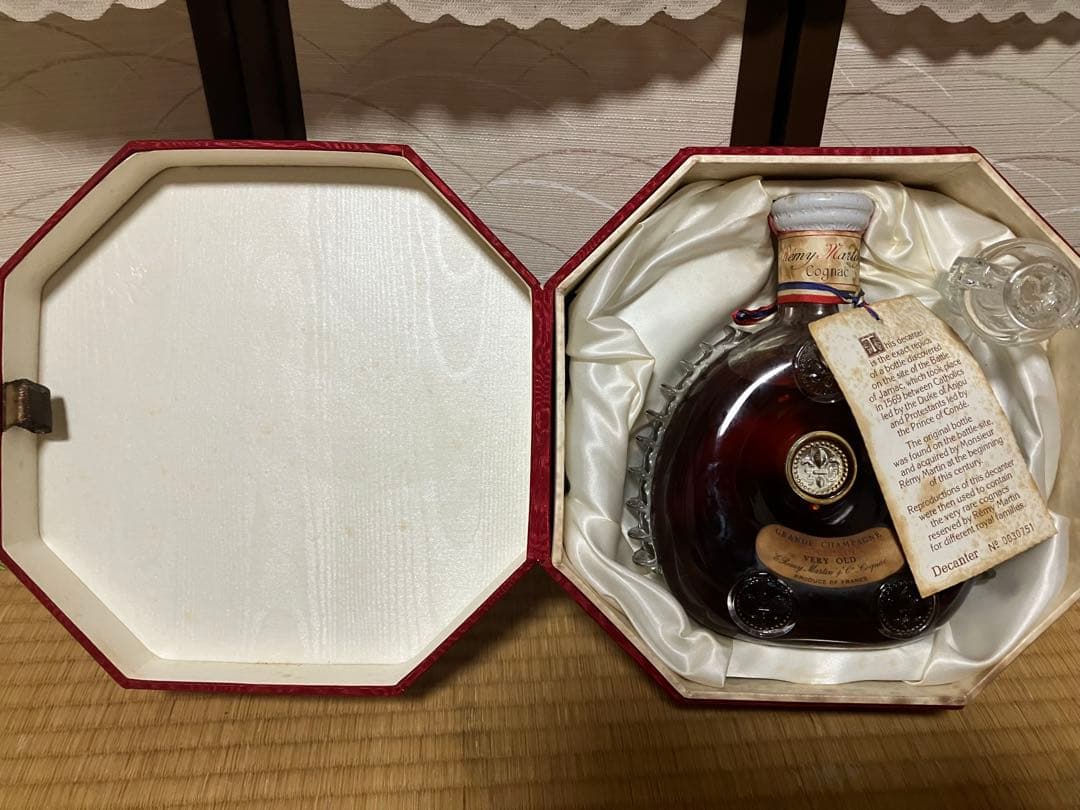 未開栓　古酒 レミーマルタン ルイ13世 箱あり　栓あり　箱に染み有り