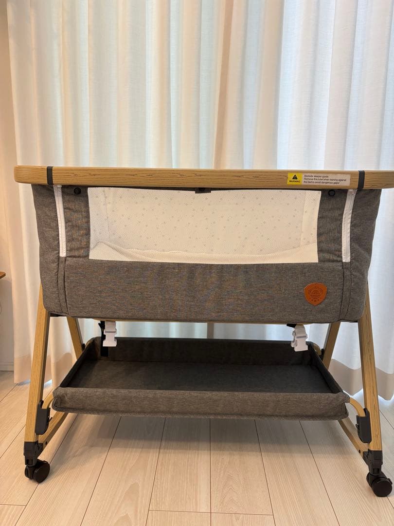 HZDMJ ベビーベッド + IKEAケアマット(シーツ付き)