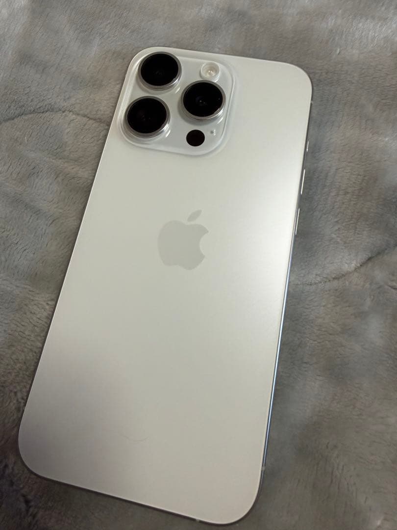 Apple iPhone 15 Pro ホワイトチタニウム 128GB