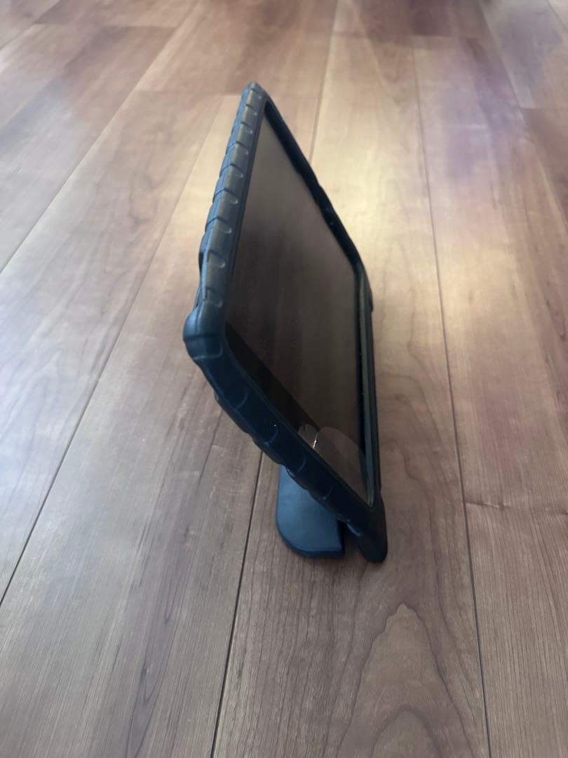 iPad 第9世代　本体 スタンドケース付き