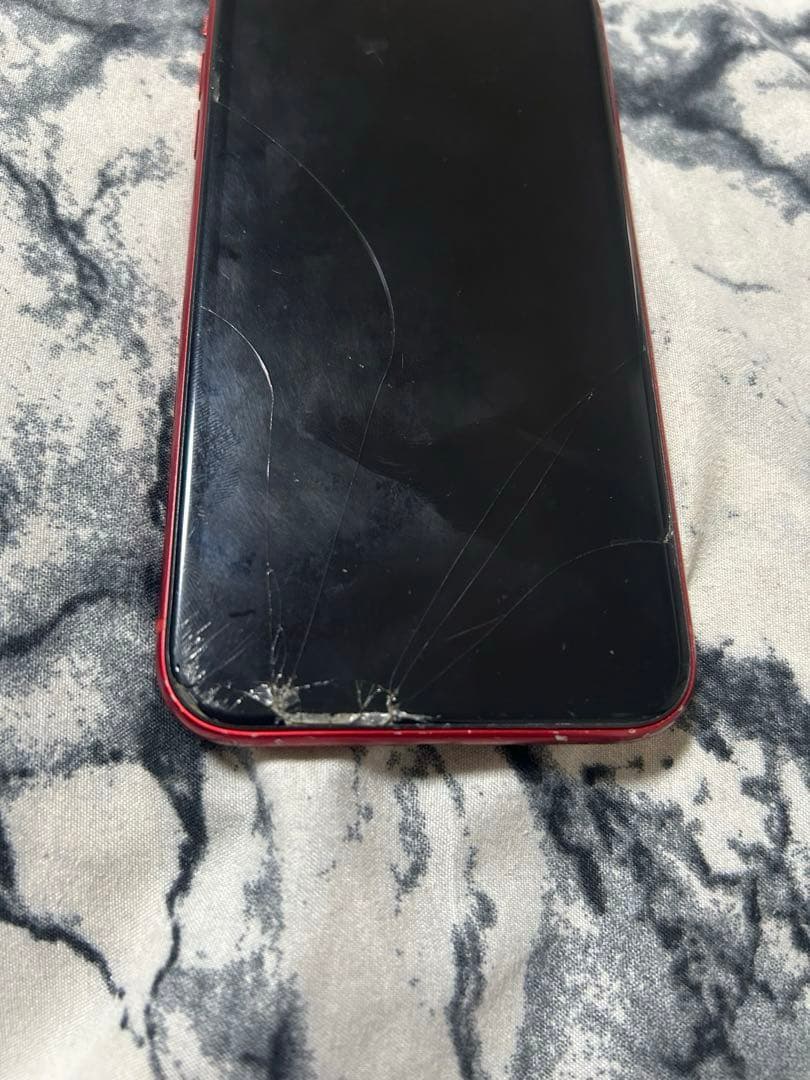 【値下げ可】Apple iPhone XR (赤) 画面ひび割れあり