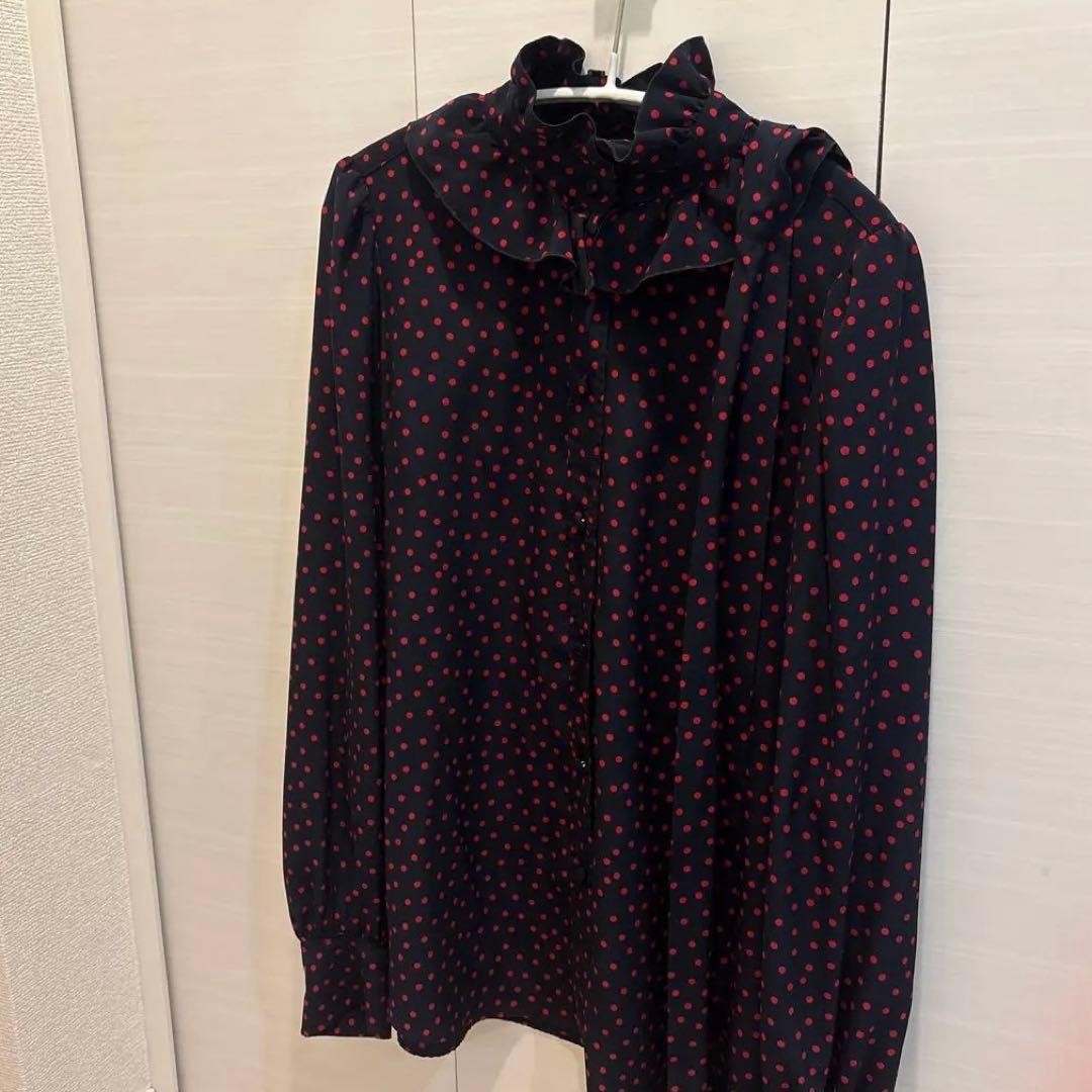 レッド系)LOULOU WILLOUGHBY ヴィーナスデシンドットブラウス