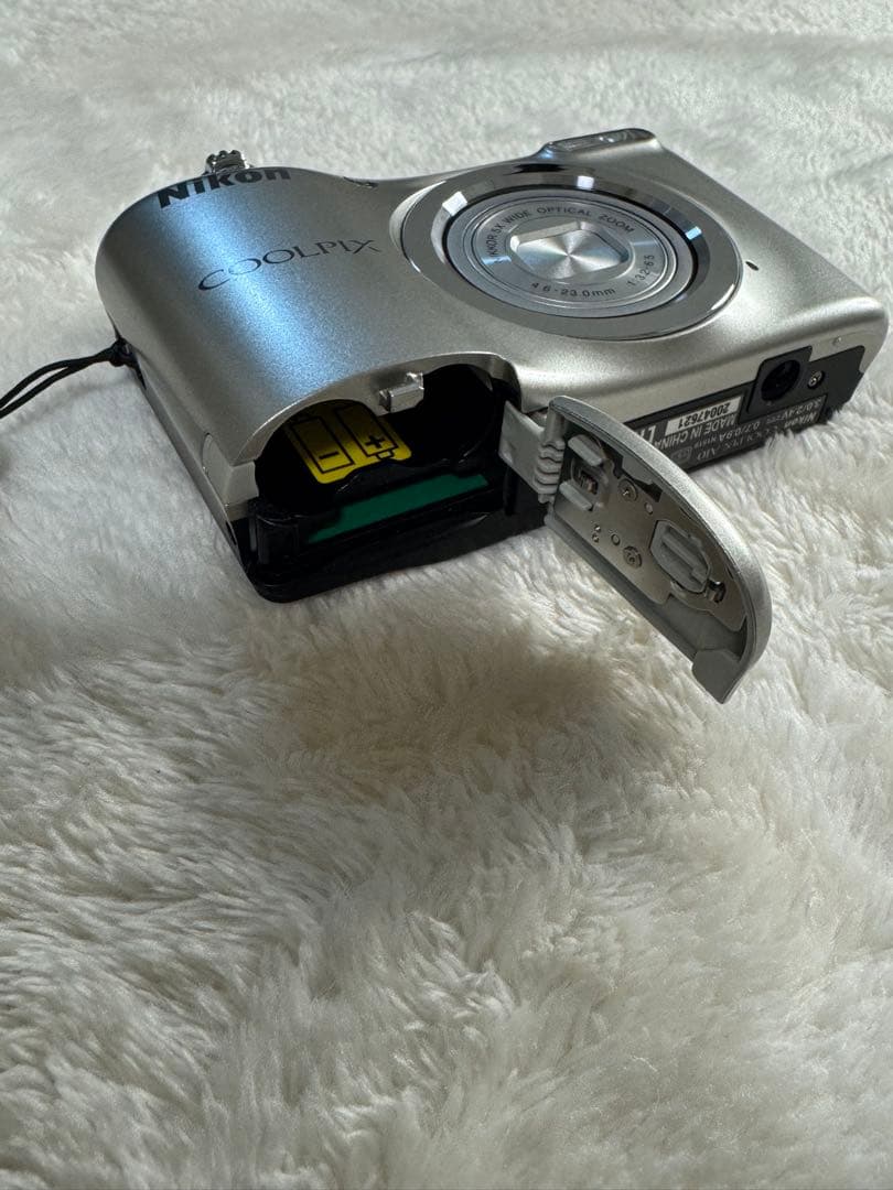 ニコンCoolpix A10 コンデジ（乾電池式）