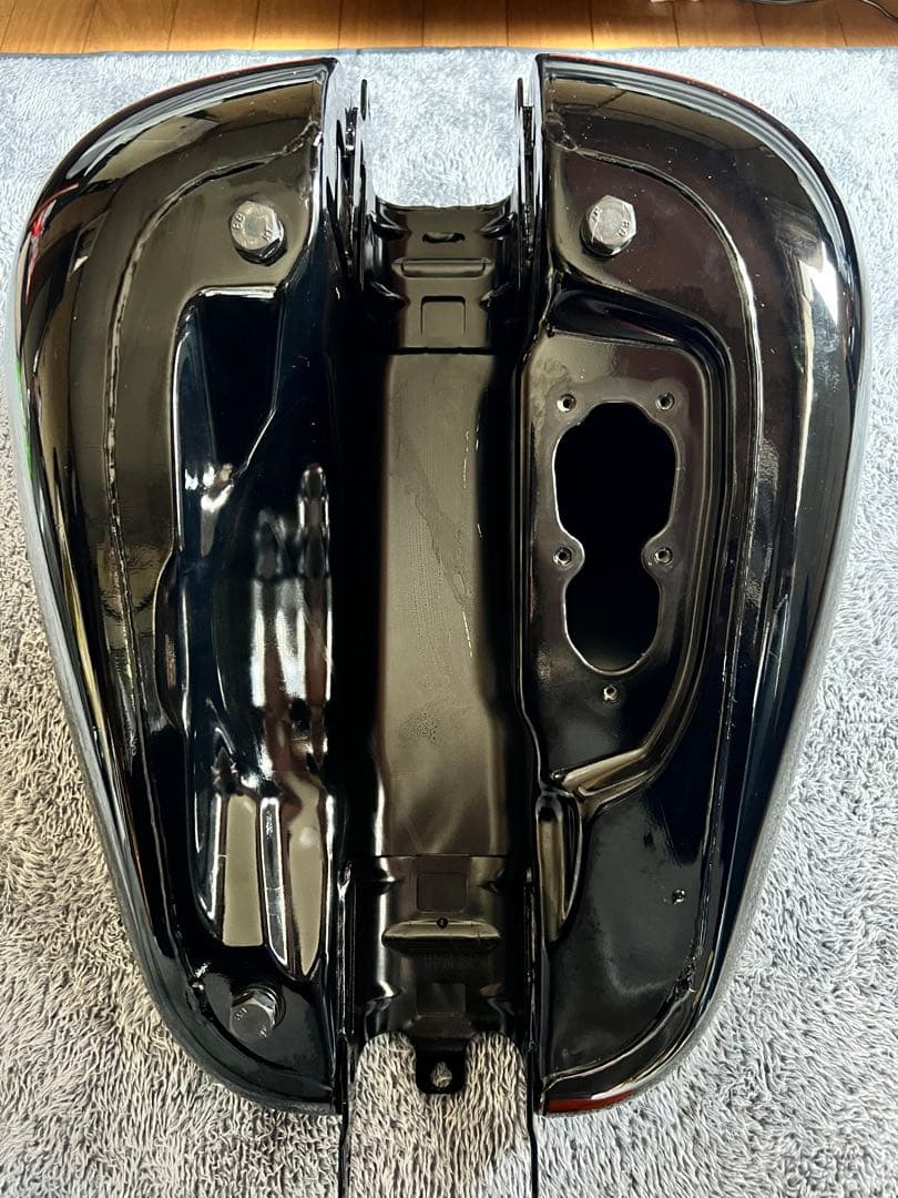 ハーレー　ブレイクアウト2023 純正タンク