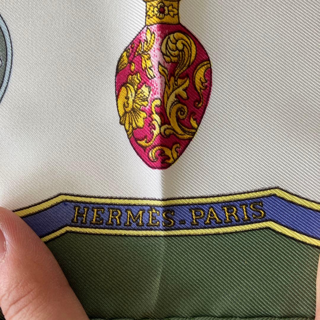 HERMES　エルメス　ハンカチーフ　プチカレ　シルク　香水瓶柄　4809