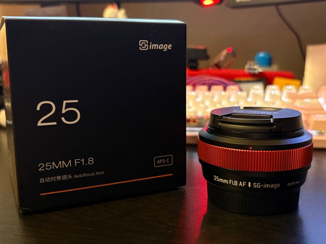 SG-image 25mm F1.8 AF 赤