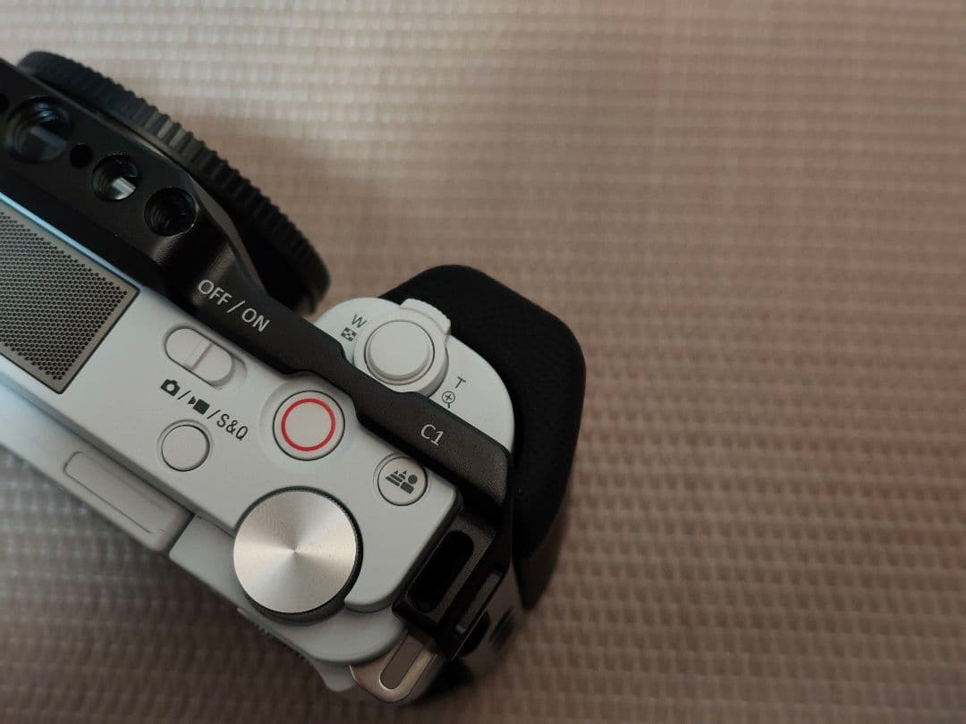 ミラーレスカメラ　SONY ZV-E10ボディ smallrig製リグ付き