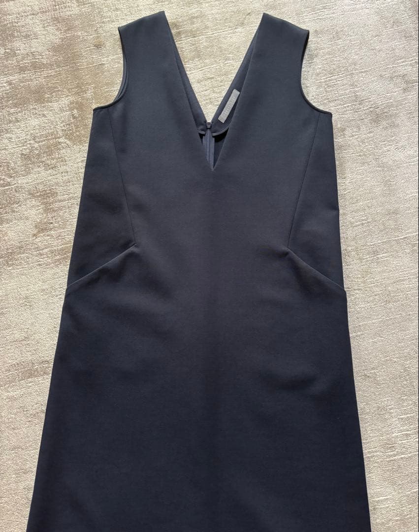美品！セオリーリュクス　ノースリーブVネックワンピース