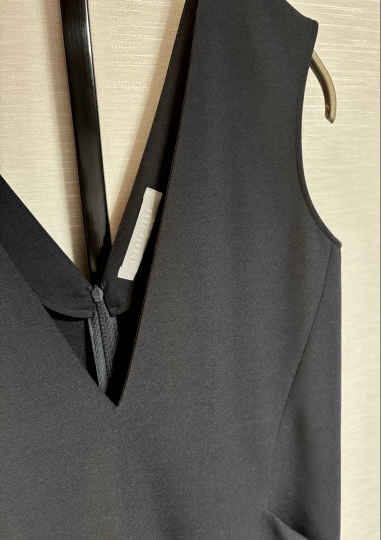 美品！セオリーリュクス　ノースリーブVネックワンピース