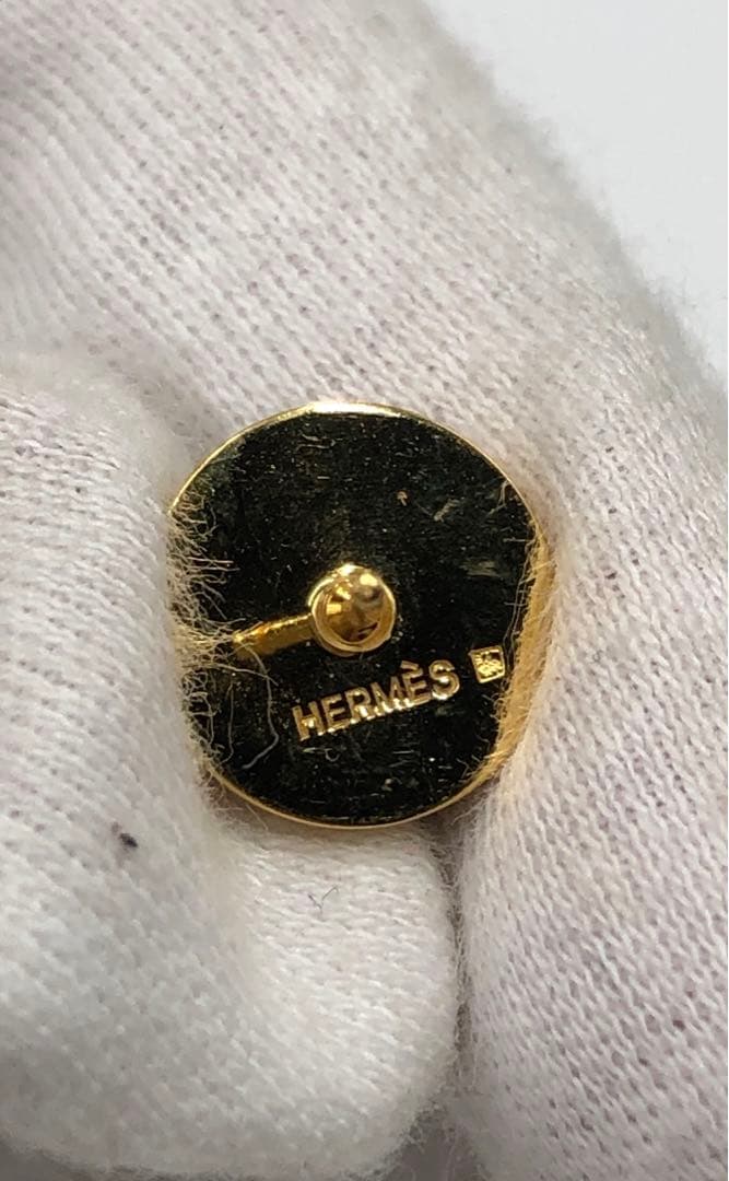 HERMÈS エルメス　グレー スタッドピアス　レディース　金属製　高級感