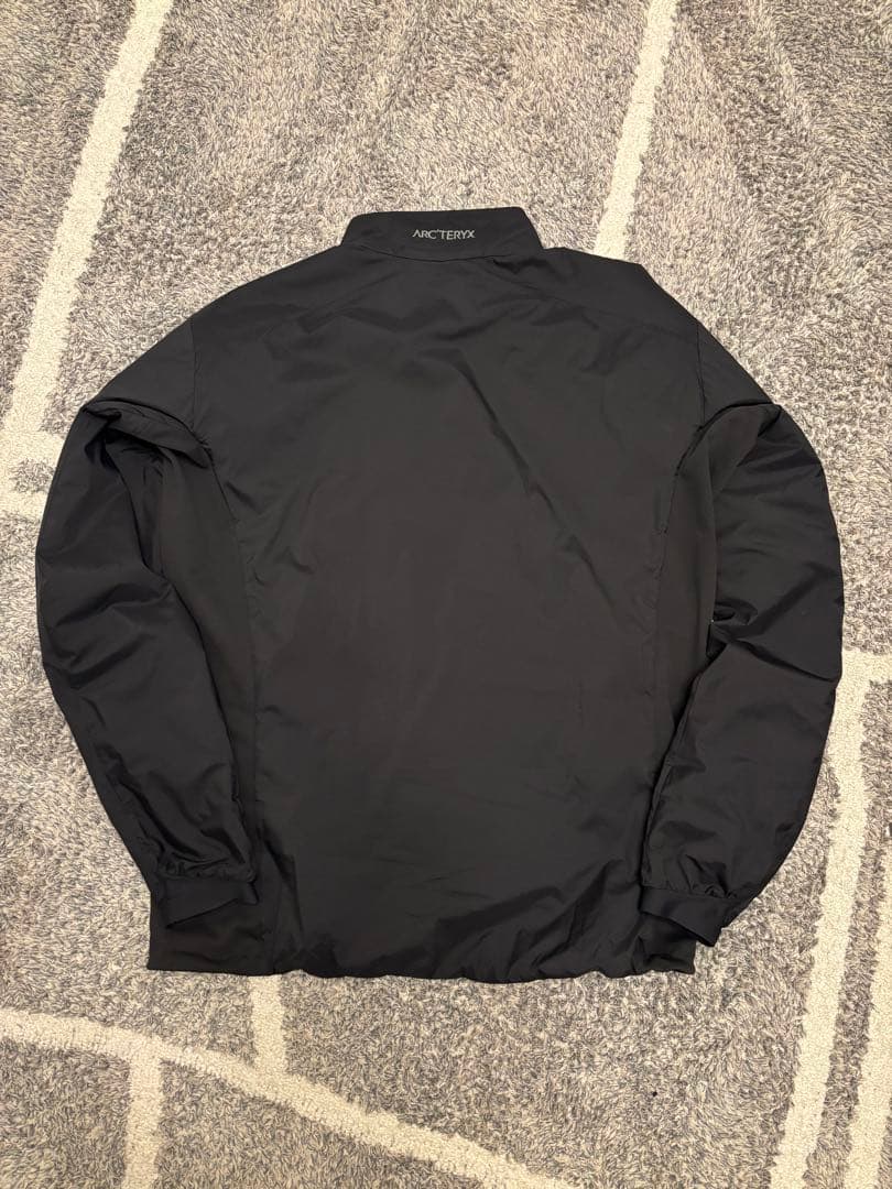 美品　2025 アークテリクス　アトムジャケット　黒　L