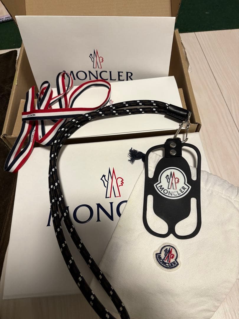 MONCLER モンクレール　iPhone 携帯　スマホ　ケース　ショルダー