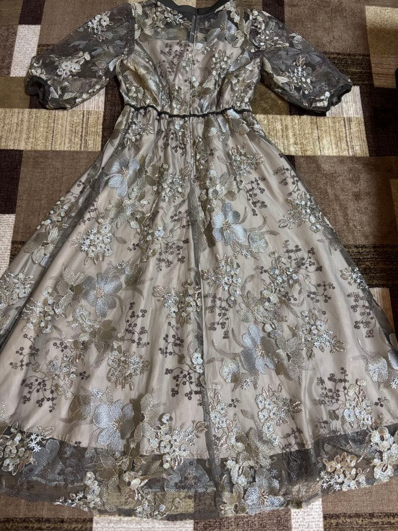 kana 花柄刺繍ドレス