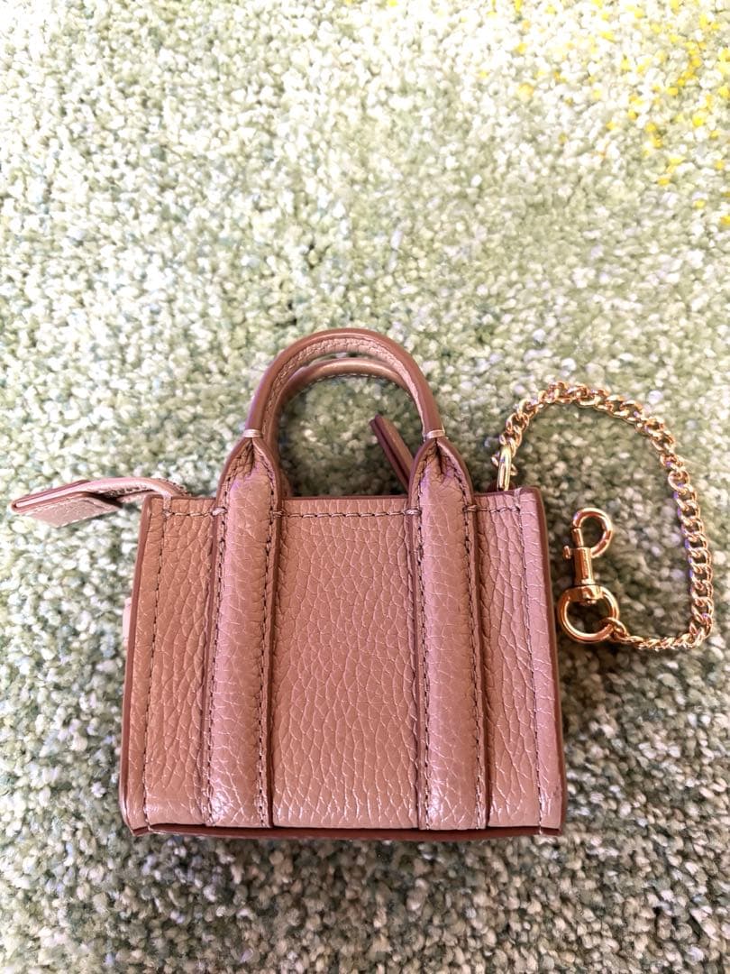 美品MARC JACOBS チャーム THE LEATHER NANO TOTE