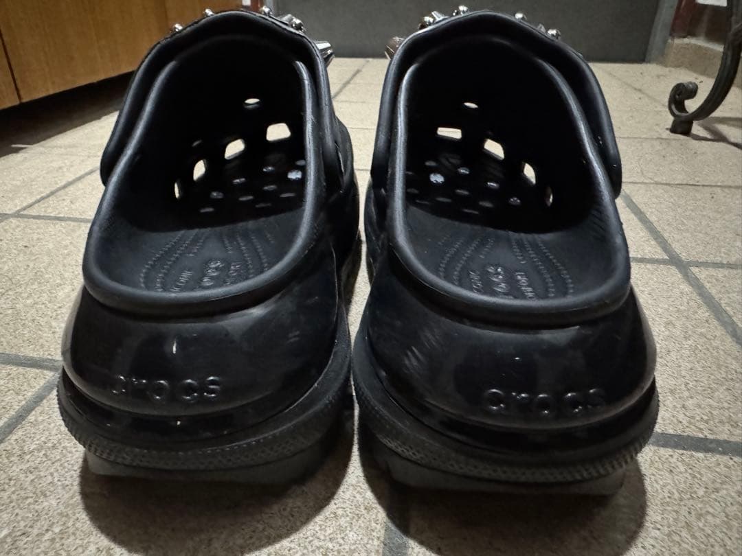美品✨CROCS メガクラッシュ　M5/W7 店舗限定スタッズ 厚底サンダル♪
