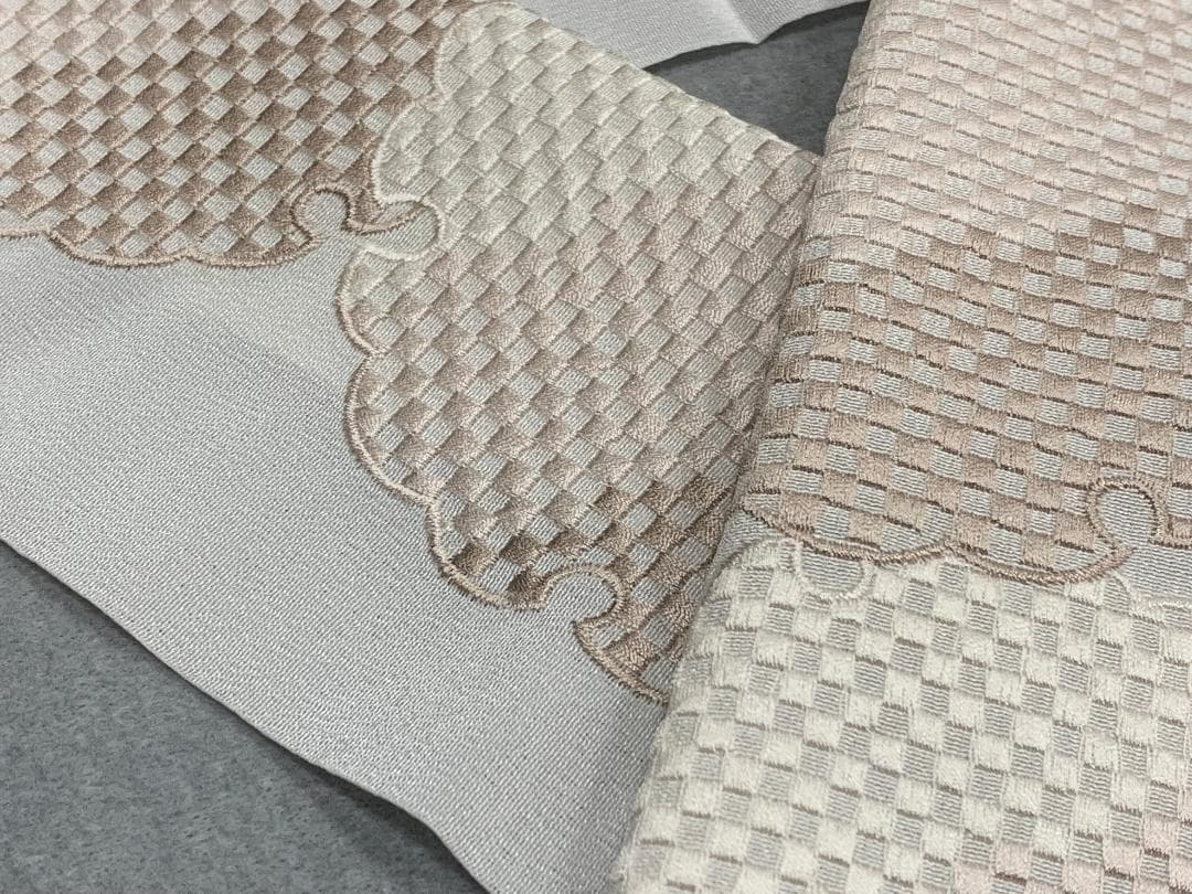 新入荷　京都『衿秀謹製』！オシャレな刺しゅう半衿（白地　雪輪・市松）　限定品