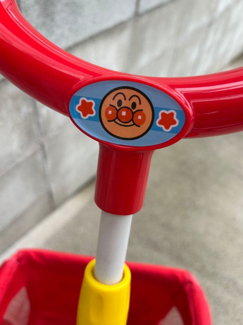 【引き取りも可】それいけアンパンマン 三輪車　デラックスII　レッド　シェード付