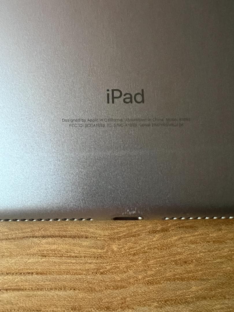 Apple ipad 第6世代 Wi-Fiモデル シルバー 充電器付き