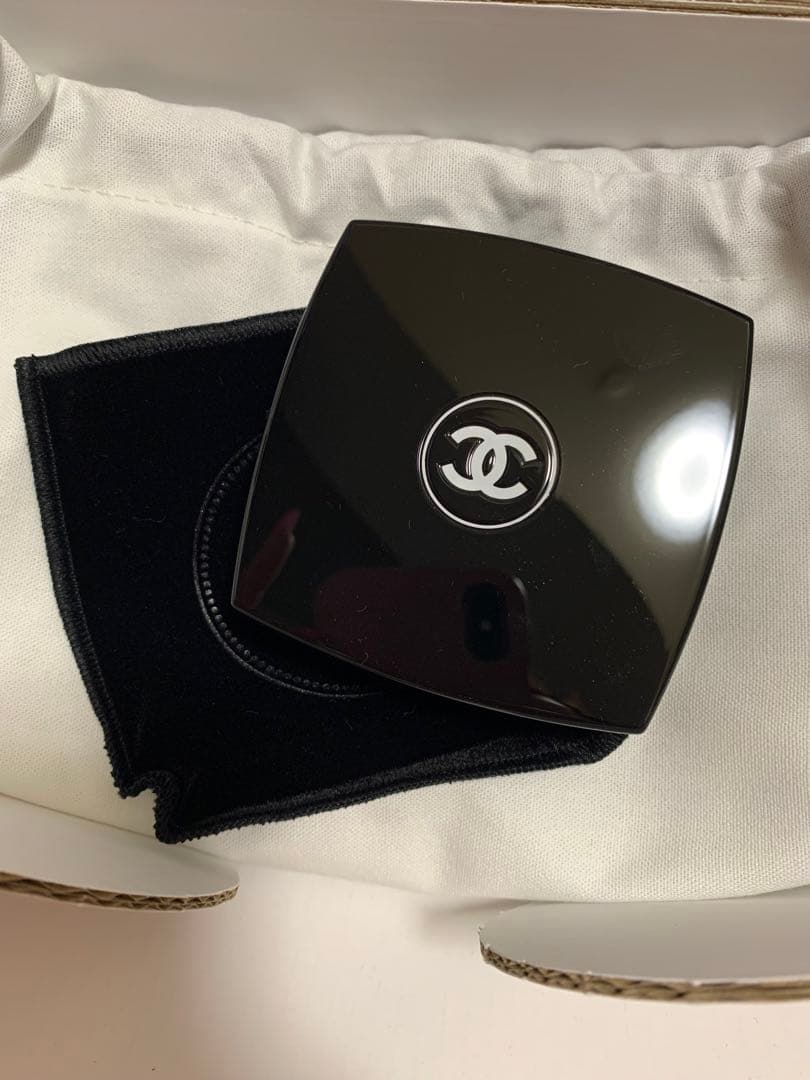 シャネルアイシャドウ　レ キャトル オンブル ブトン　239 ブトン バロック