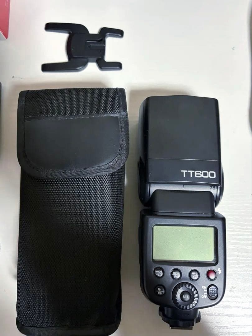 Canon EOS Kiss M セット単焦点F1.4＋3レンズ＋ストロボ＋三脚