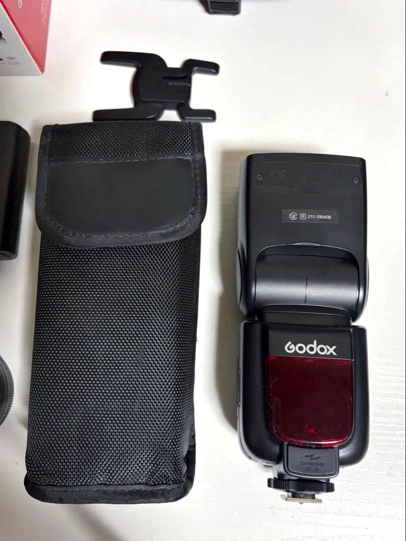 Canon EOS Kiss M セット単焦点F1.4＋3レンズ＋ストロボ＋三脚