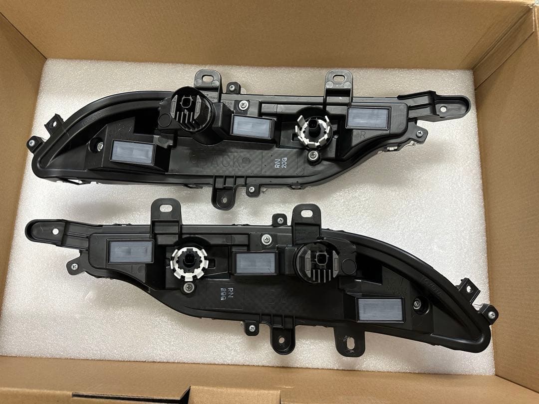 80ハリアー　ロアテールランプ　新車外し