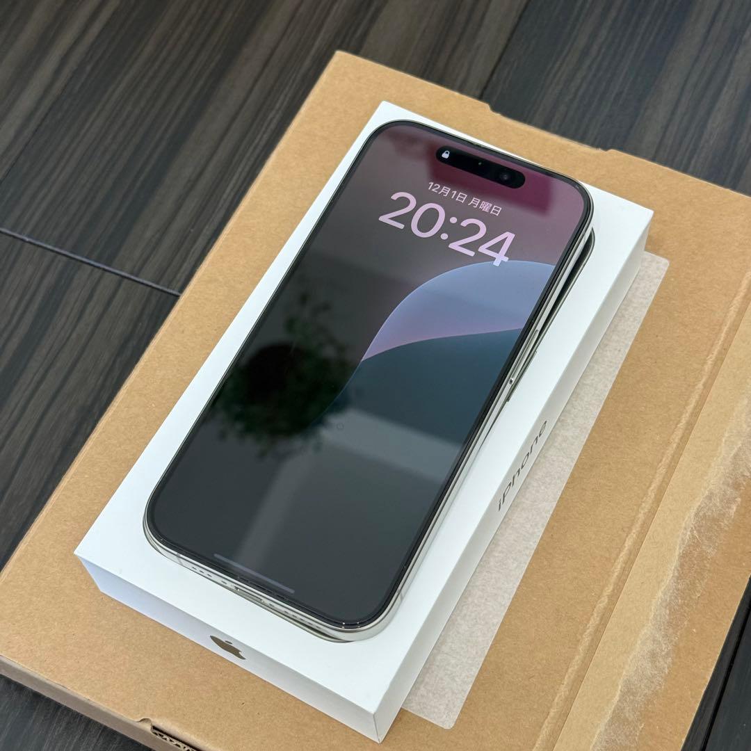 【美品】SIMフリーiPhone15Pro 256GB ナチュラルチタニウム