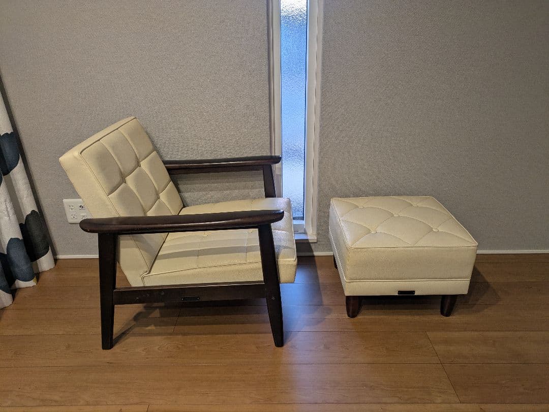 【カリモク60】 1人掛けソファ + オットマン セット Kチェア アイボリー