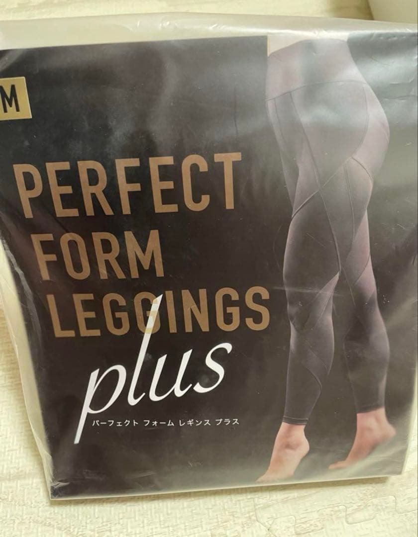 ☆新品未開封☆ パーフェクトフォームレギンス プラス/Mサイズ 黒