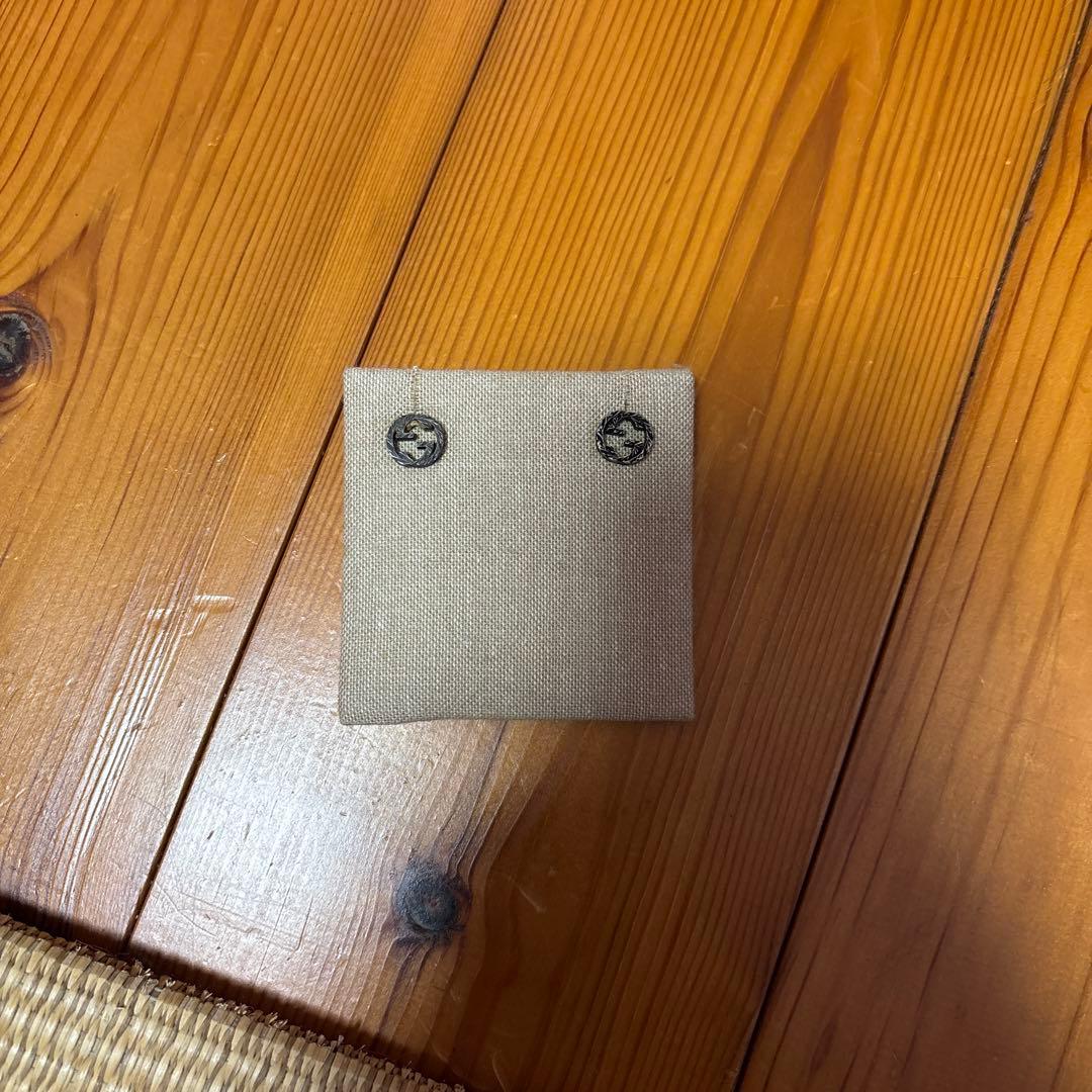 GUCCI ベージュ ピアス(両耳用)