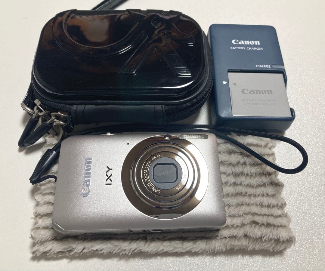 Canon IXY 210F デジタルカメラ　シルバー