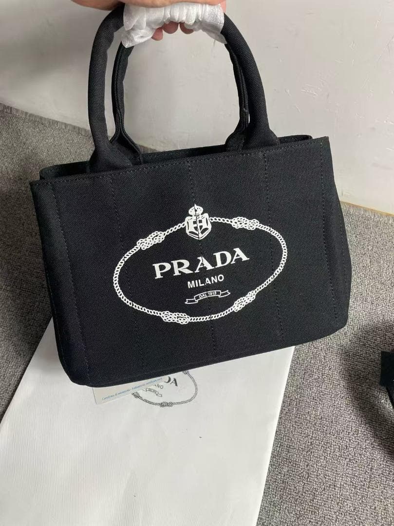 PRADA ブラック キャンバストートバッグ