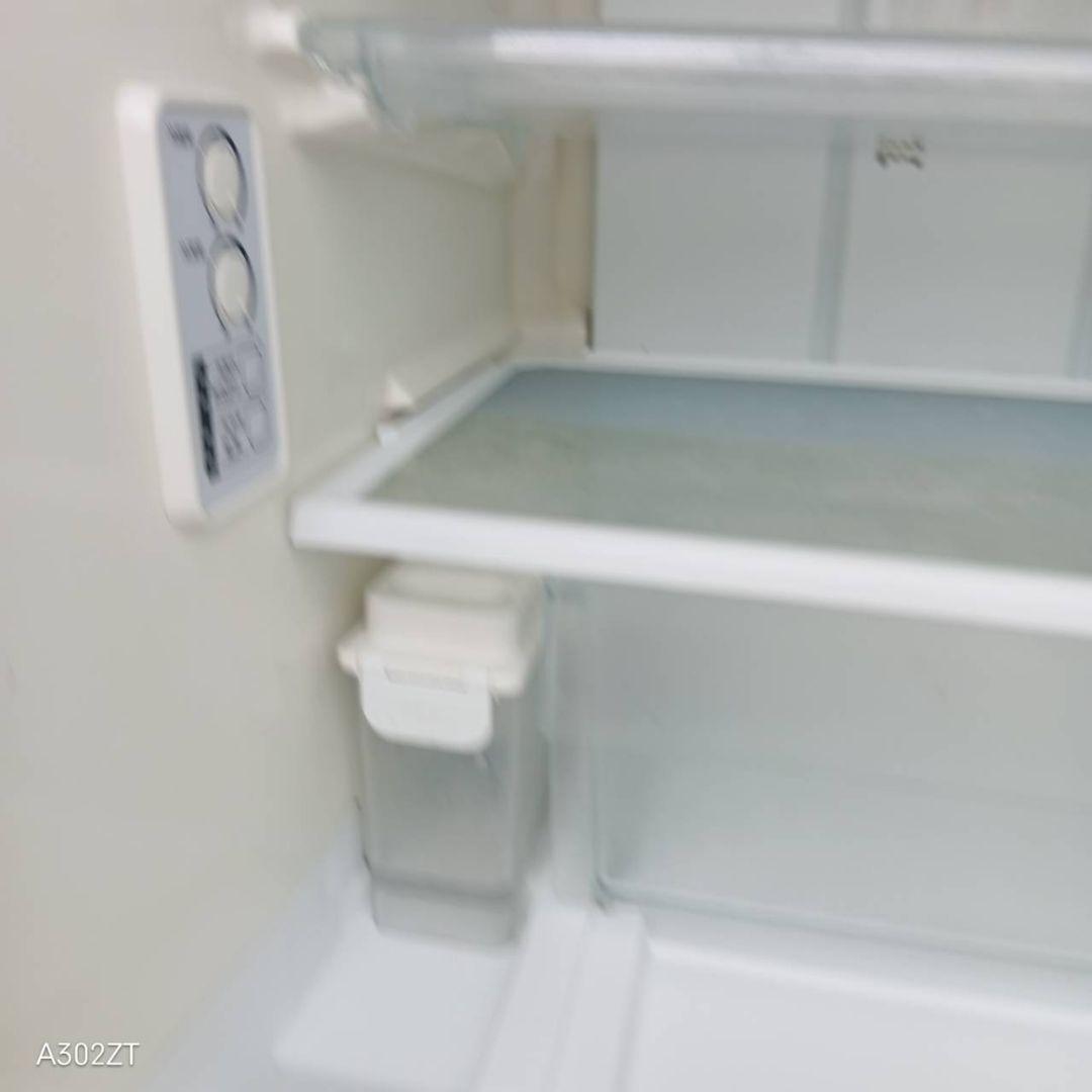 送料設置無料　東芝　自動製氷機能付き大型冷蔵庫　330L